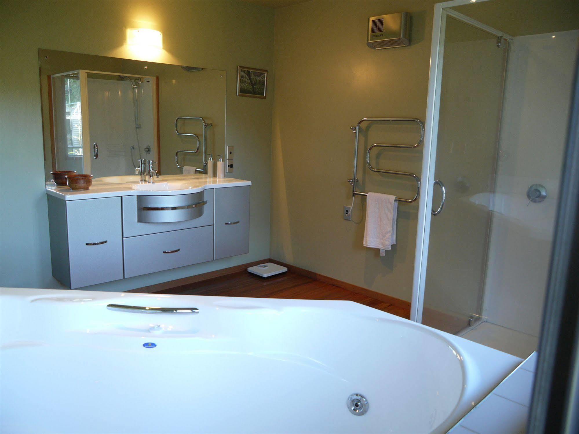 Okiwa Bay Lodge Picton Ngoại thất bức ảnh