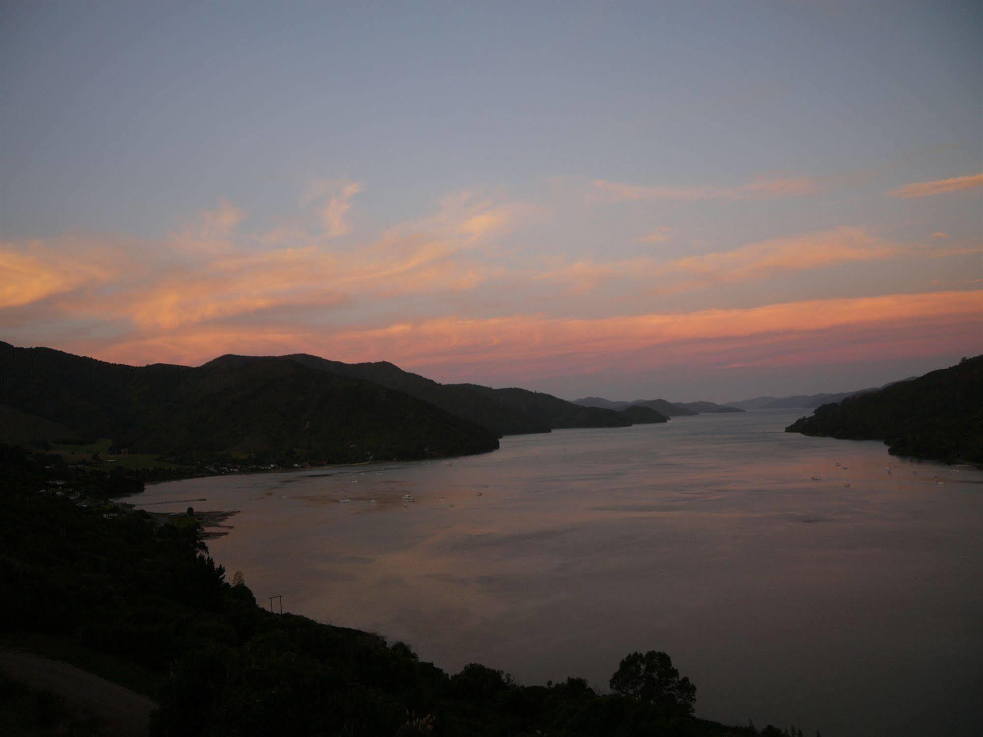 Okiwa Bay Lodge Picton Ngoại thất bức ảnh