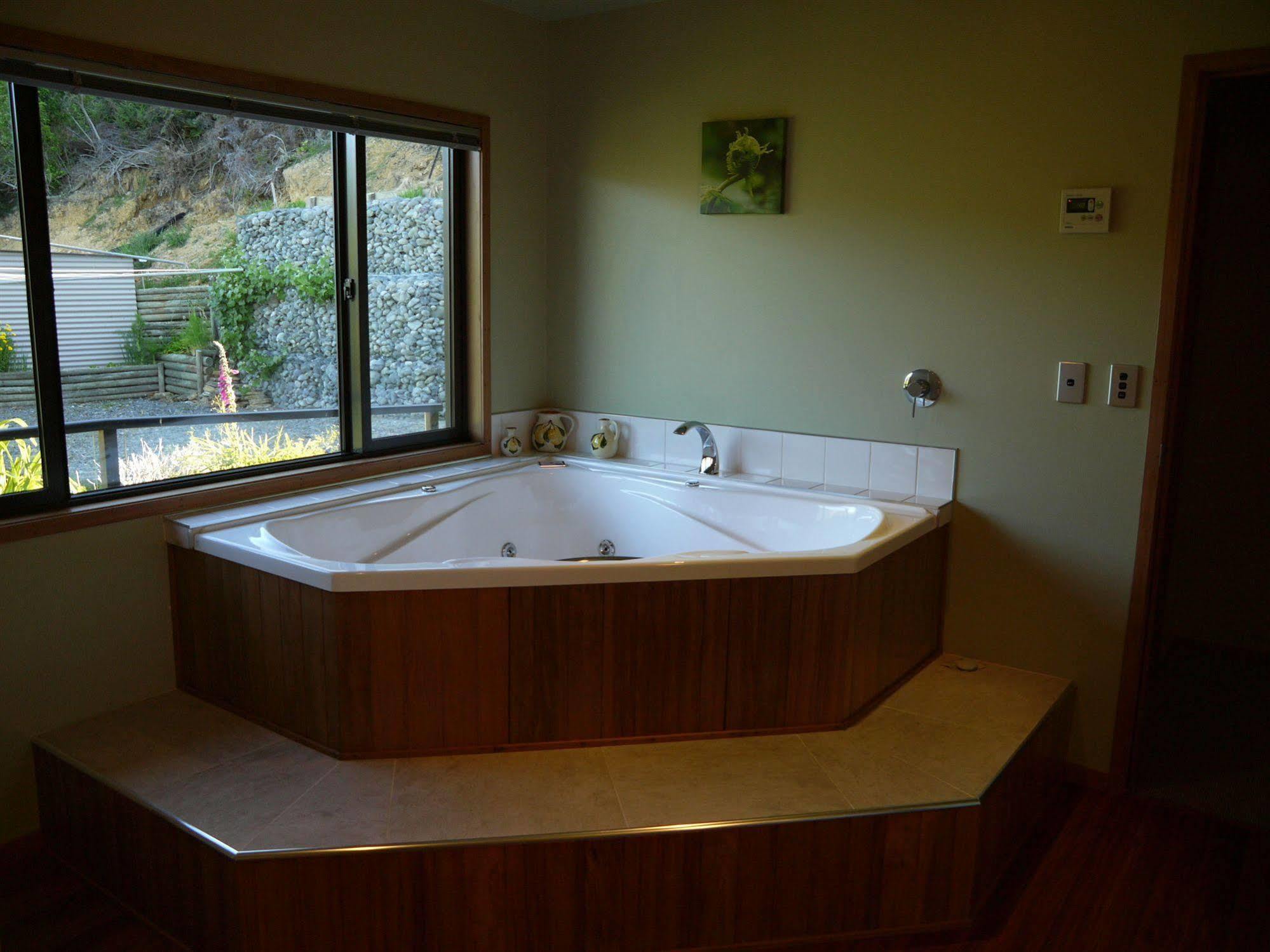 Okiwa Bay Lodge Picton Ngoại thất bức ảnh
